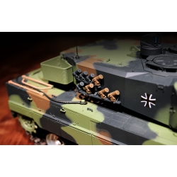 Czołg zdalnie sterowany ASG/dźwięk/dym 1:16 German Leopard II A6 RTR 2.4Ghz - Heng Long 3889-1U